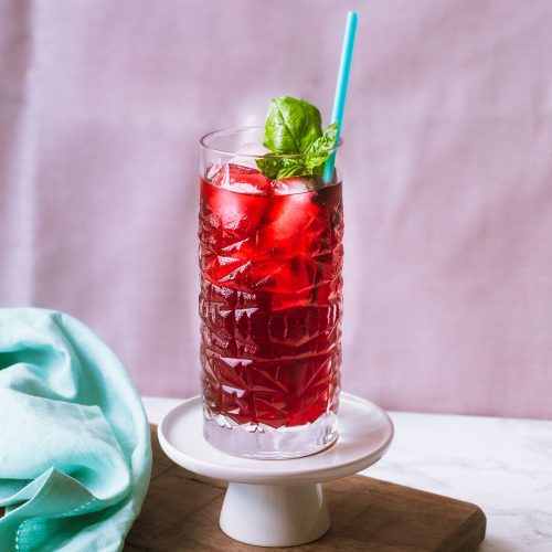 https://lilymuffins.com/wp-content/uploads/2020/06/lily-muffins-hibiscus-iced-tea-1-500x500.jpg